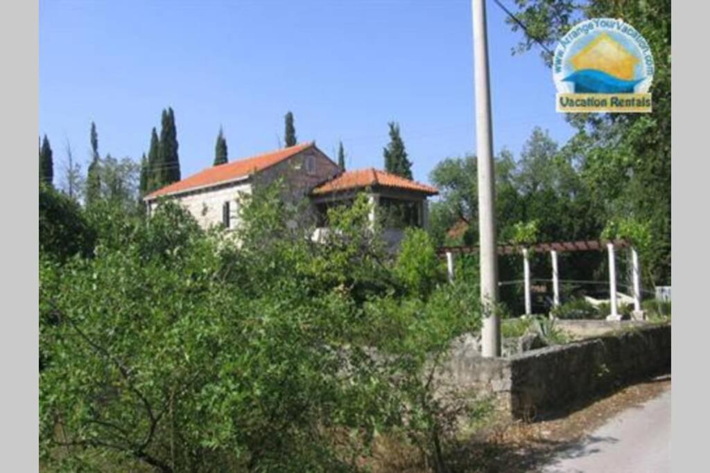 Sleep & Fly Cottage Čilipi エクステリア 写真