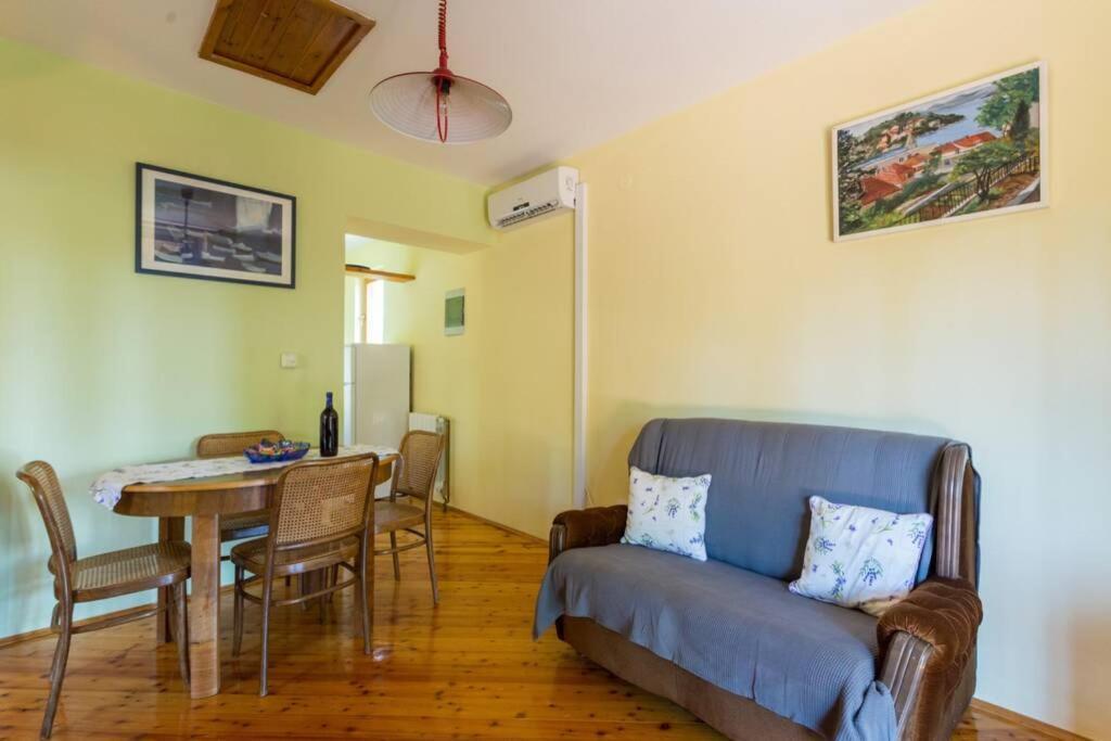 Sleep & Fly Cottage Čilipi エクステリア 写真
